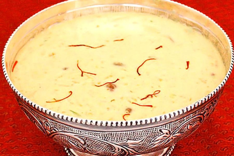 পায়েস বানিয়ে রুপোর বাসনে চাঁদের আলোর নীচে রাখতে হবে। সারা রাত রেখে পরদিন এই পায়েস খেতে হবে। 