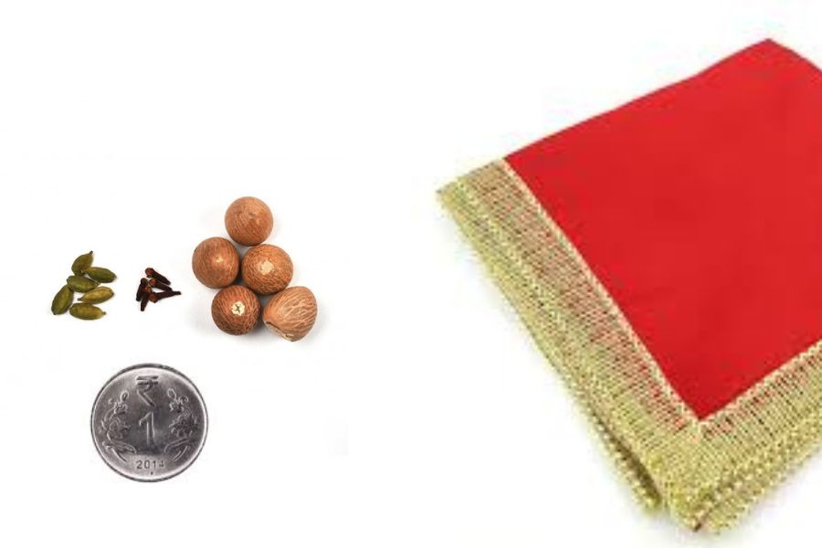 পুজোর পরে লাল কাপড়ে লবঙ্গ, এলাচ, সুপারি ও মুদ্রা বেঁধে ঘরে টাকা রাখার নিরাপদ স্থানে রাখুন। মনে করা হয় যে এই নিয়ম মানলে খুব শীঘ্রই আর্থিক সঙ্কট দূর হয়। 