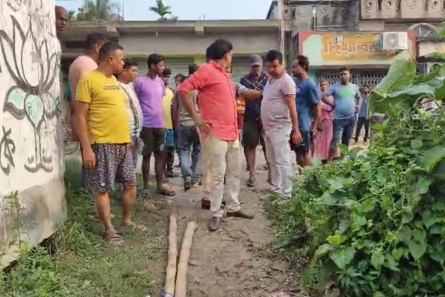 A tmc worker found death in baharampur