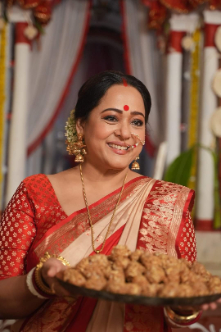 টলিপাড়ার লক্ষ্মীপুজোর প্রসঙ্গ এলেই অপরাজিতা আঢ্যের বাড়ির পুজোর কথাই মনে পড়ে সর্বপ্রথম। তবে চলতি বছরের পুজোর আমেজটা একটু আলাদা। মন খারাপ নিয়েই এ বার মায়ের পুজোর প্রস্তুতিতে মন দিলেন অভিনেত্রী। 