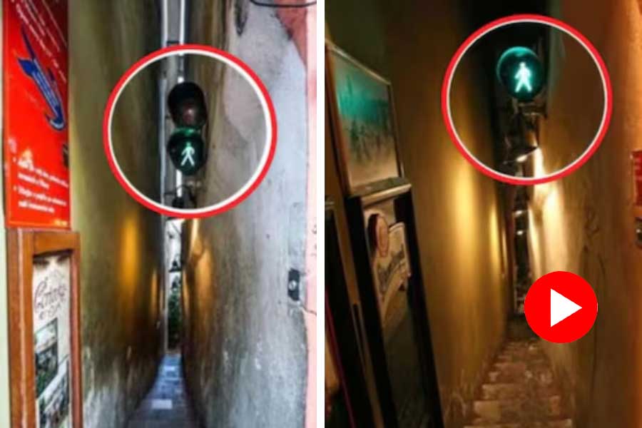 One of the narrowest road in world has a traffic signal, video goes viral