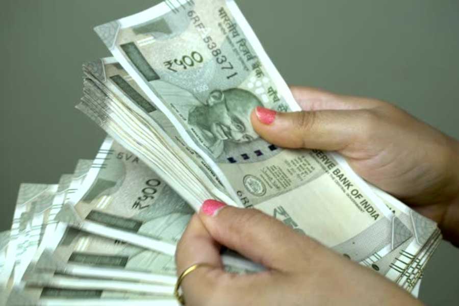 Delhi is in financial crisis as extra spending indicates they can fall into revenue deficit 