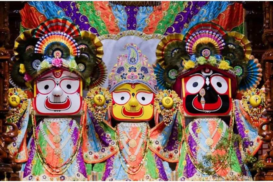 কথিত, রথ যাত্রার সময়ে যখন জগন্নাথদেব বলরাম ও সুভদ্রাকে নিয়ে মাসির বাড়ি যান, তখন তাঁকে সঙ্গে না নেওয়ায় লক্ষ্মী দেবীর খুব অভিমান হয়।  