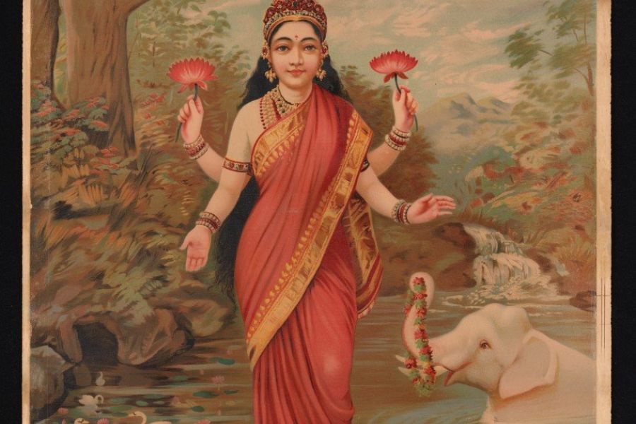 ছবি কেনার সময়ে খেয়াল করবেন, তাতে যেন দেবী দাঁড়িয়ে না থাকেন। 