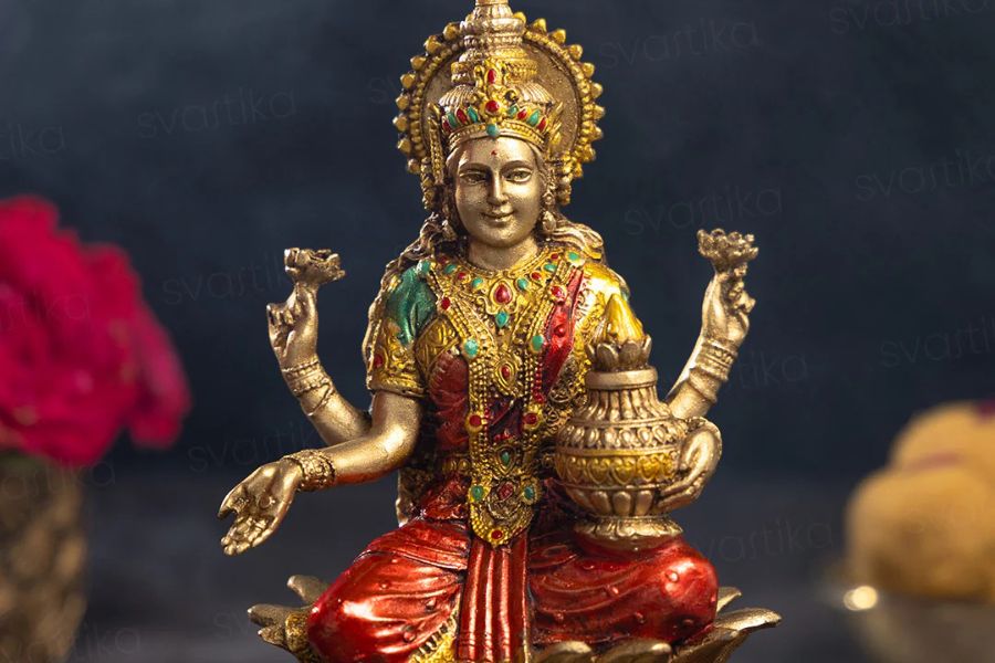 বেশি ছবি অথবা মূর্তি রাখলে বাস্তুদোষ হতে পারে। এই প্রতিবেদনটি ‘আনন্দ উৎসব’ ফিচারের একটি অংশ।