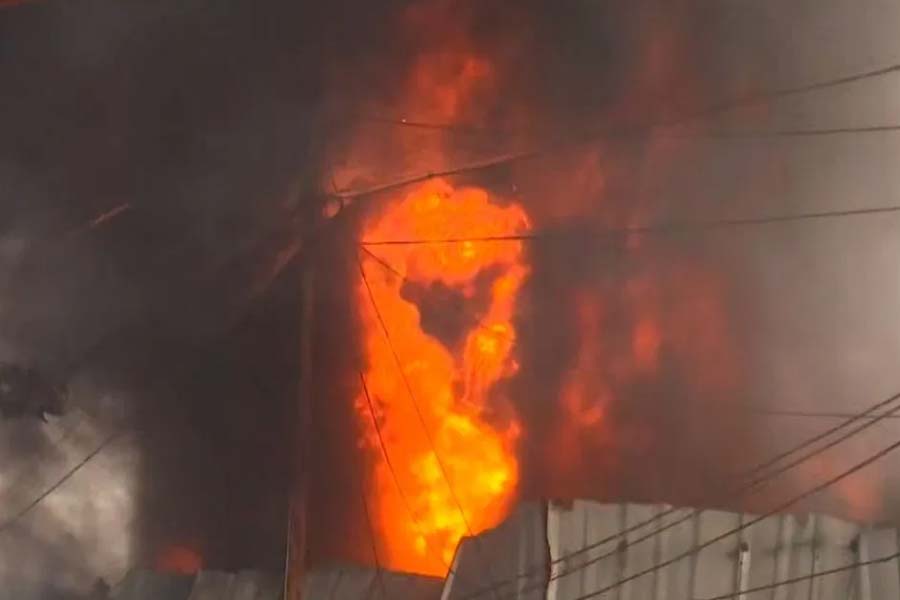 Fire in oil tanker in Beleghata dgtl