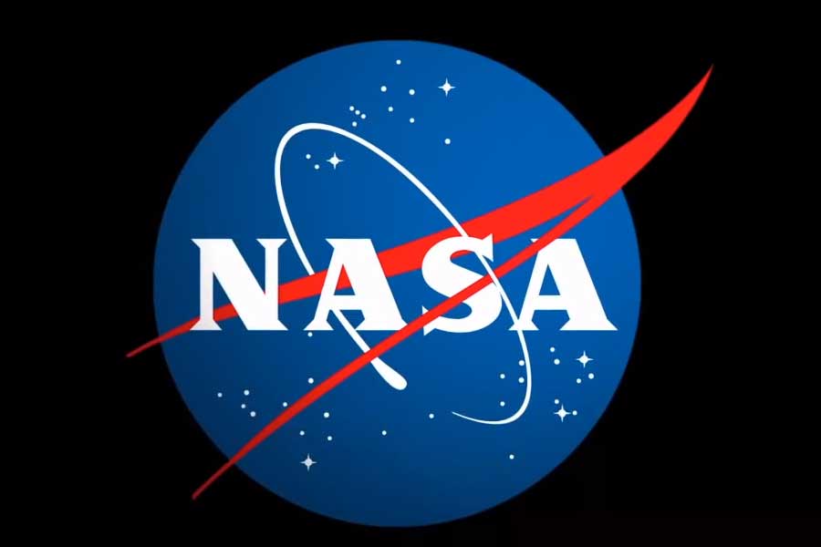 Astronauts salary structure in space agencies like NASA and Roscosmos 