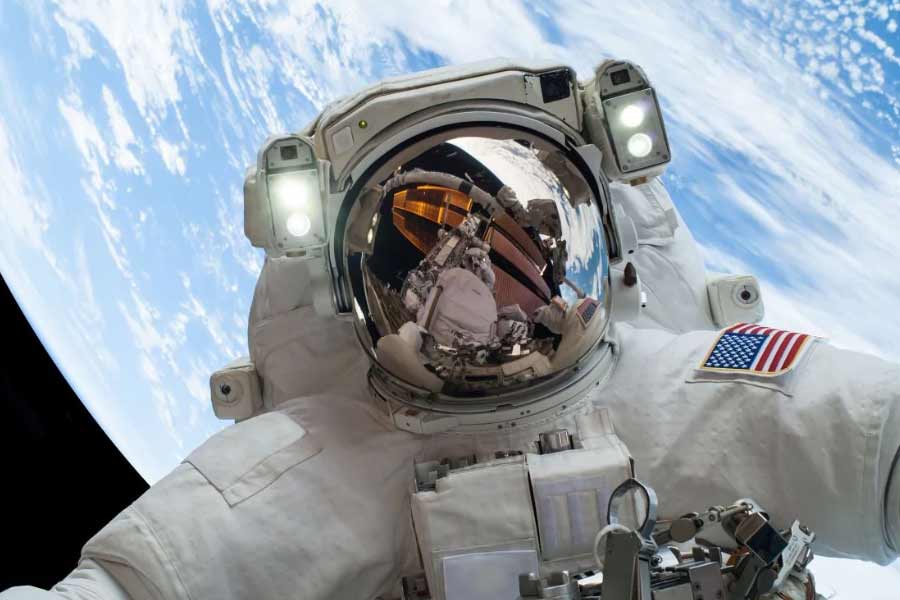 Astronauts salary structure in space agencies like NASA and Roscosmos 