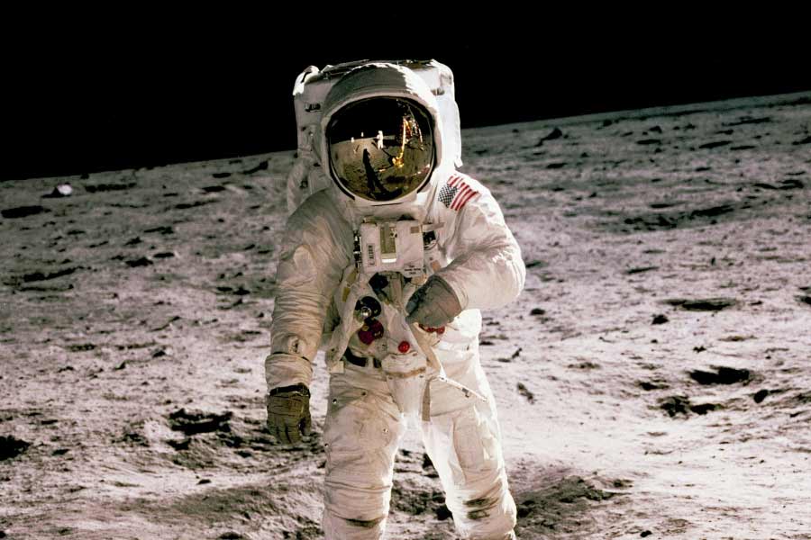 Astronauts salary structure in space agencies like NASA and Roscosmos 