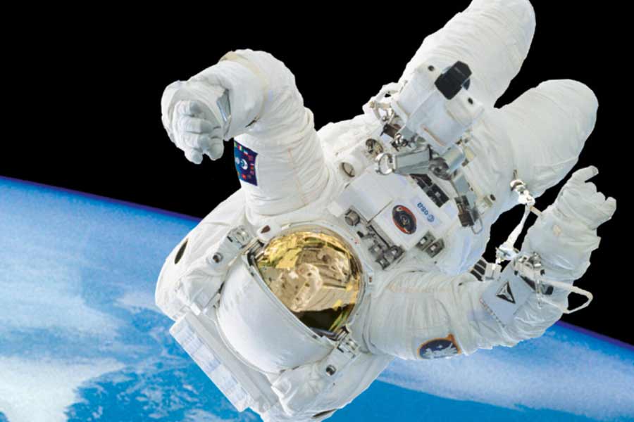 Astronauts salary structure in space agencies like NASA and Roscosmos 