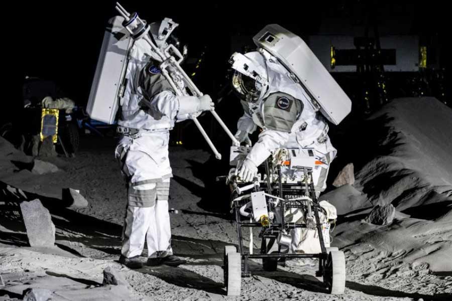 Astronauts salary structure in space agencies like NASA and Roscosmos 