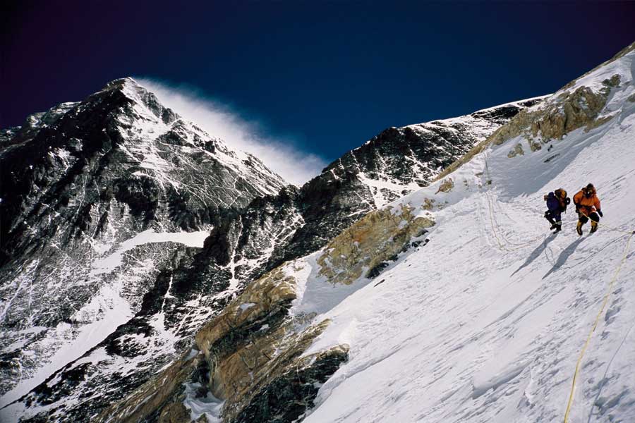 Mt Everest is becoming taller due to a nearby Himalayan river say scientists 