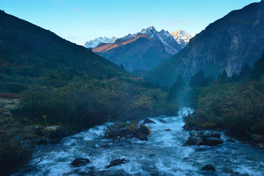 Mt Everest is becoming taller due to a nearby Himalayan river say scientists 