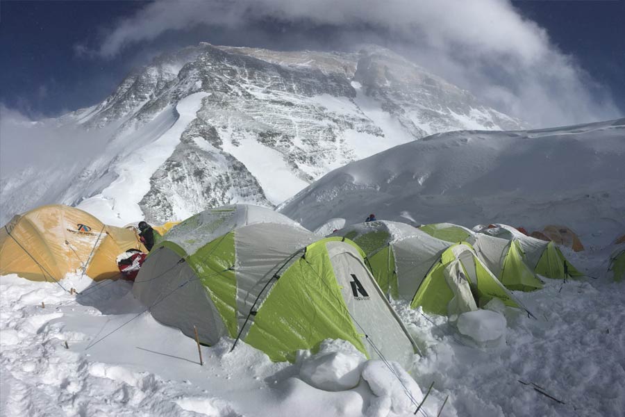 Mt Everest is becoming taller due to a nearby Himalayan river say scientists 