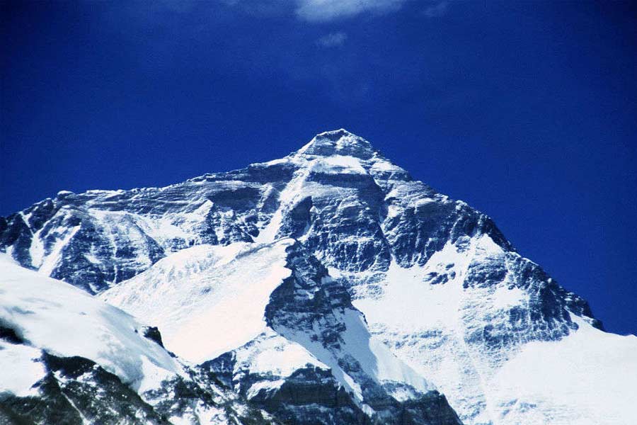 Mt Everest is becoming taller due to a nearby Himalayan river say scientists 
