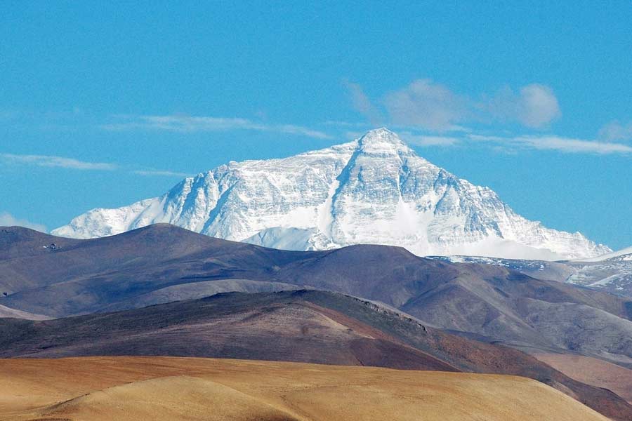Mt Everest is becoming taller due to a nearby Himalayan river say scientists 