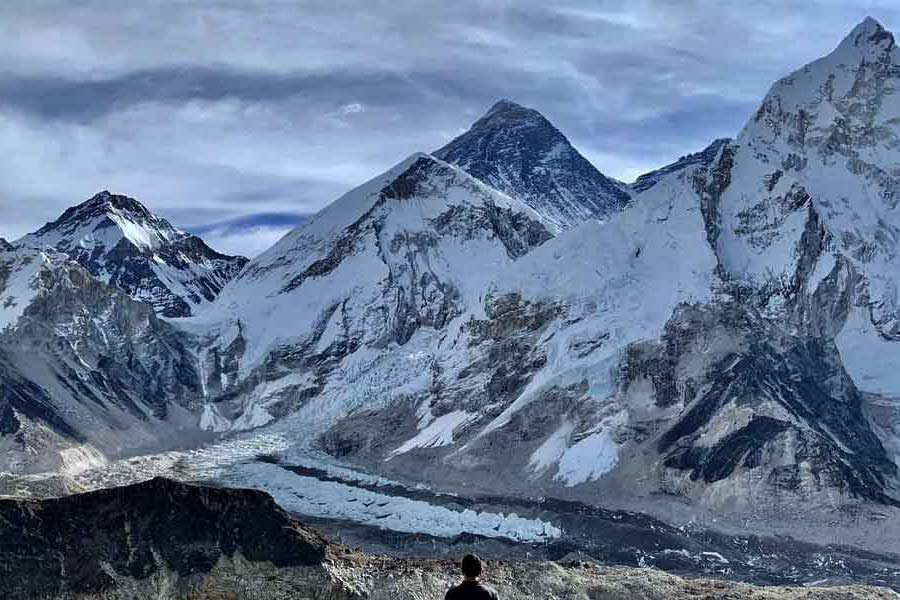 Mt Everest is becoming taller due to a nearby Himalayan river say scientists 