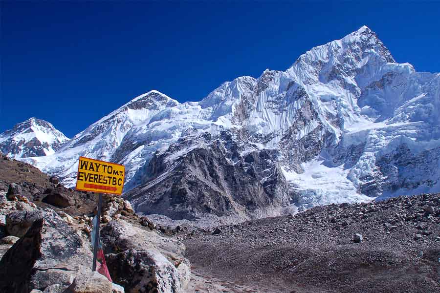 Mt Everest is becoming taller due to a nearby Himalayan river say scientists 
