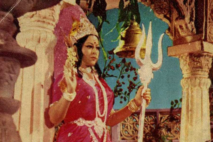 Movie theatres turned into temples, people distributed prasads when Jai Santoshi Maa film was over