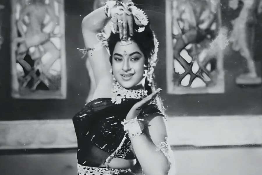 Movie theatres turned into temples, people distributed prasads when Jai Santoshi Maa film was over