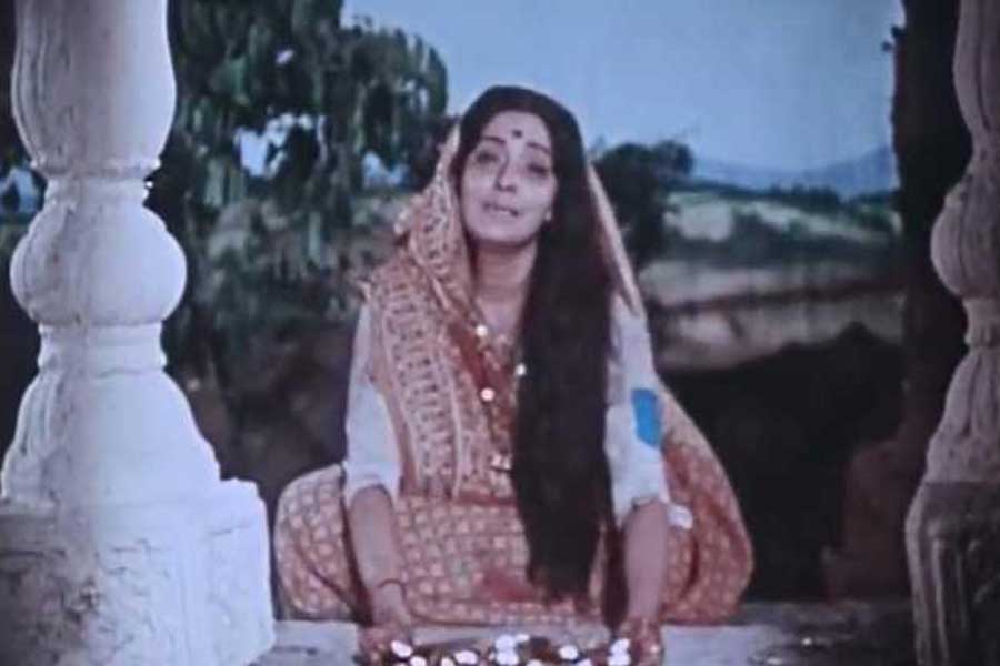 Movie theatres turned into temples, people distributed prasads when Jai Santoshi Maa film was over