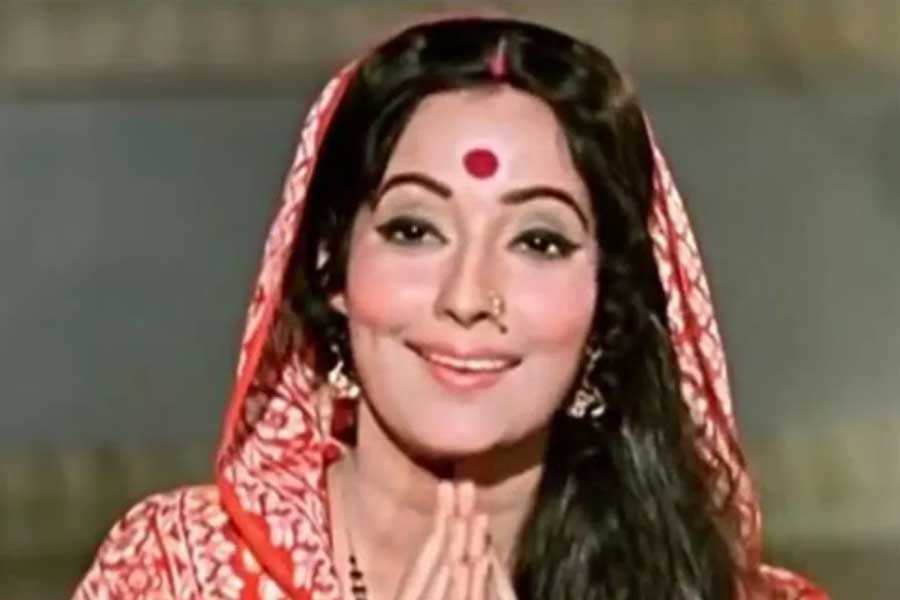 Movie theatres turned into temples, people distributed prasads when Jai Santoshi Maa film was over