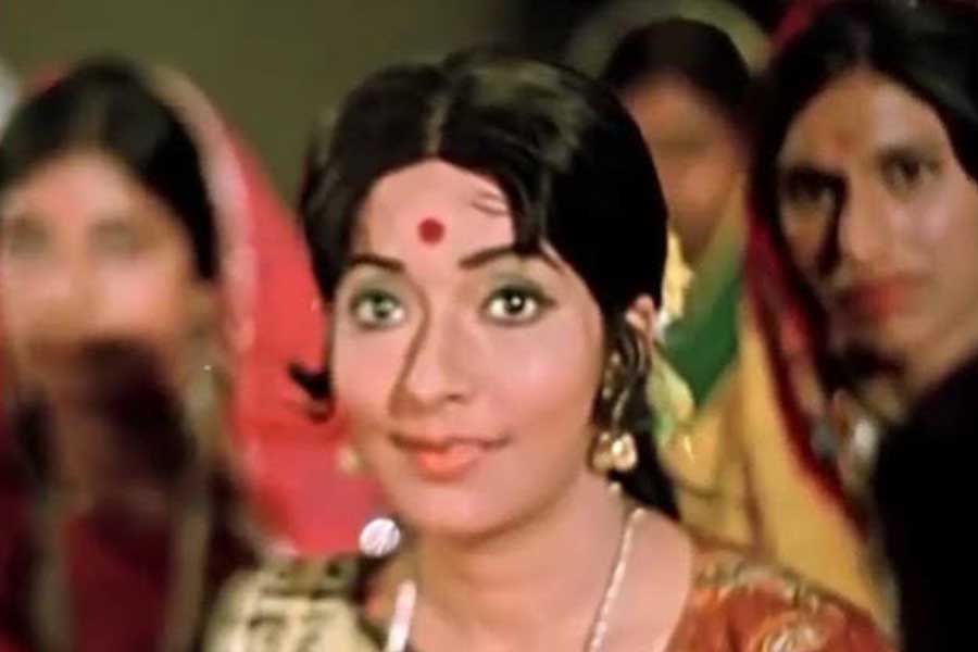 Movie theatres turned into temples, people distributed prasads when Jai Santoshi Maa film was over