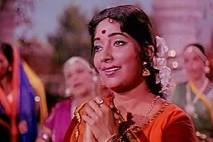 Movie theatres turned into temples, people distributed prasads when Jai Santoshi Maa film was over