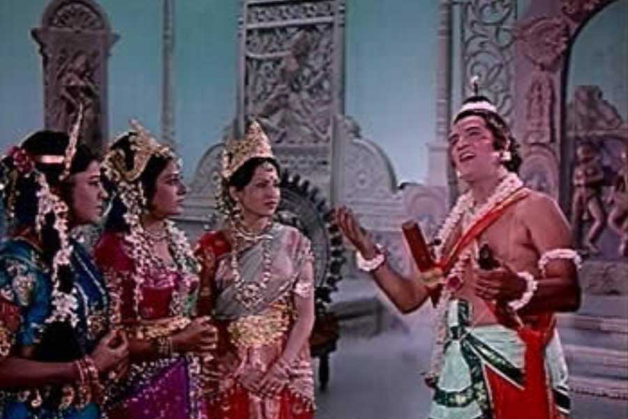 Movie theatres turned into temples, people distributed prasads when Jai Santoshi Maa film was over