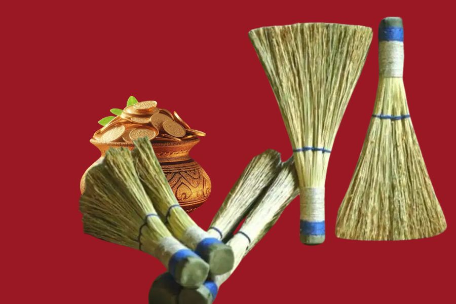 ১. ঘাস বা নারকেল পাতার মতো প্রাকৃতিক ফাইবারের ঝাঁটা বেছে নেবেন।