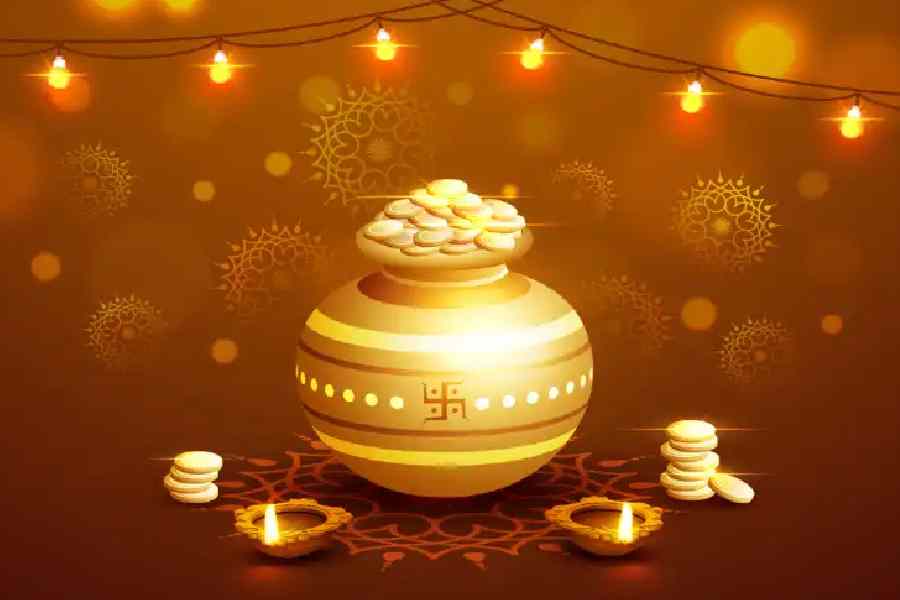 ধনতেরসে কেনাকাটার জন্য শুভ সময়: প্রথম কেনাকাটার সময়– ধনতেরসের দিনে ত্রিপুষ্কর যোগ তৈরি হচ্ছে। এই যোগের সময়কালে কেনাকাটা করা খুব শুভ। এই যোগ সকাল ৬:৩১ থেকে পরদিন সকাল ১০:৩১ পর্যন্ত চলবে।
