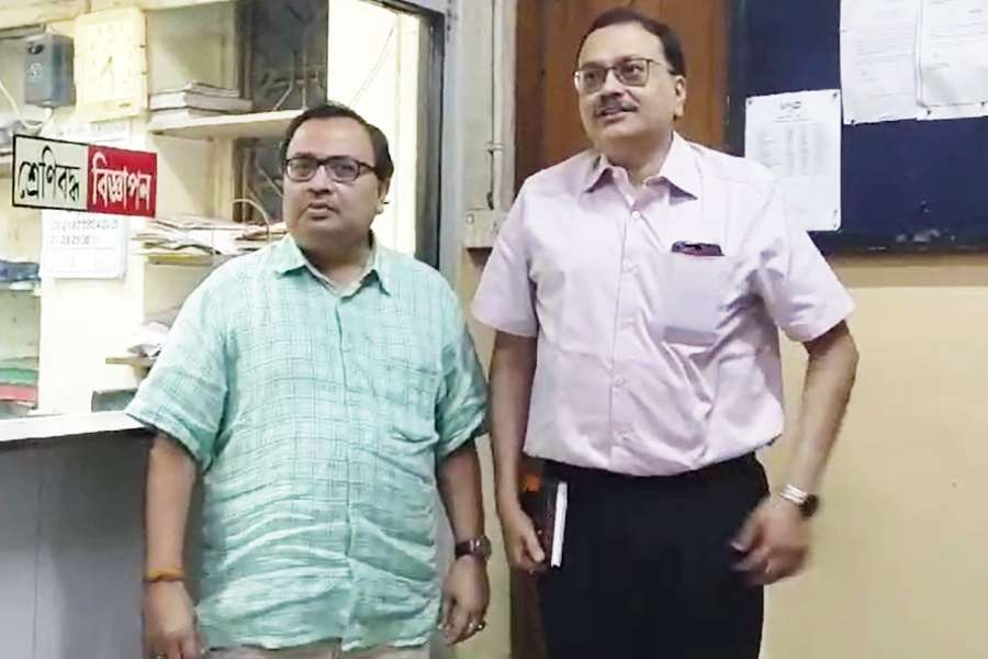 TMC Leader Kunal Ghosh had a meeting with leftist doctor Narayan Banerjee