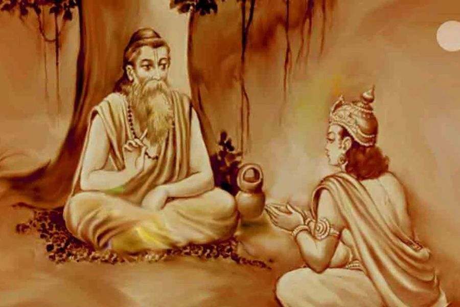 জনশ্রুতি বলে, রাজা হিমার পুত্র ভবিষ্যৎবাণী পেয়েছিলেন যে, বিয়ের চার দিনের মাথায় সর্পাঘাতে তার মৃত্যু ঘটবে। 