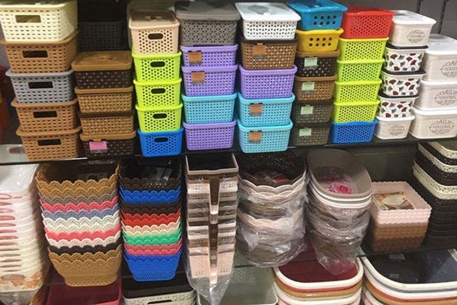 প্লাস্টিকের জিনিস কিনবেন না, অথবা কোনও ভাঙা জিনিস বাড়িতে আনবেন না। 