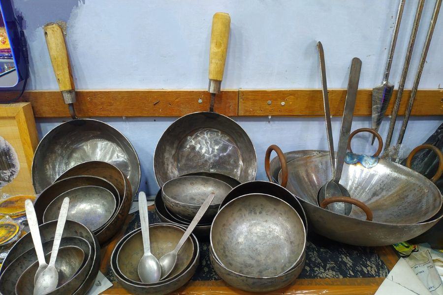 কিনবেন না লোহার বাসন অথবা অন্য কোনও জিনিস। 