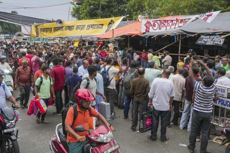 ধর্মতলায় জুনিয়র ডাক্তারদের অনশনমঞ্চ।