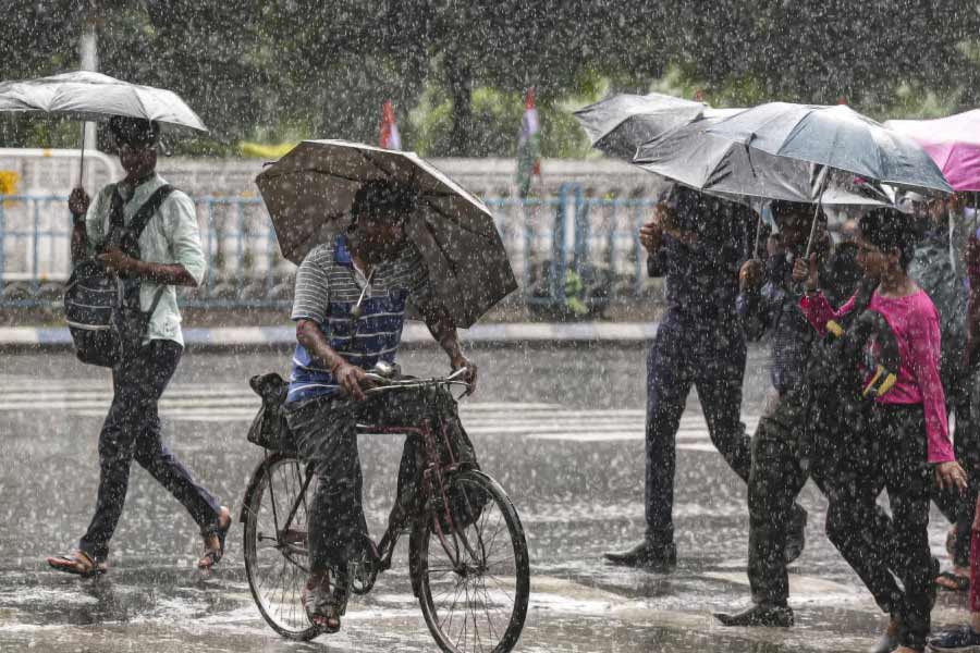 রাজ্যে আবার বৃষ্টির সম্ভাবনা, পূর্বাভাস দিয়েছে হাওয়া অফিস।