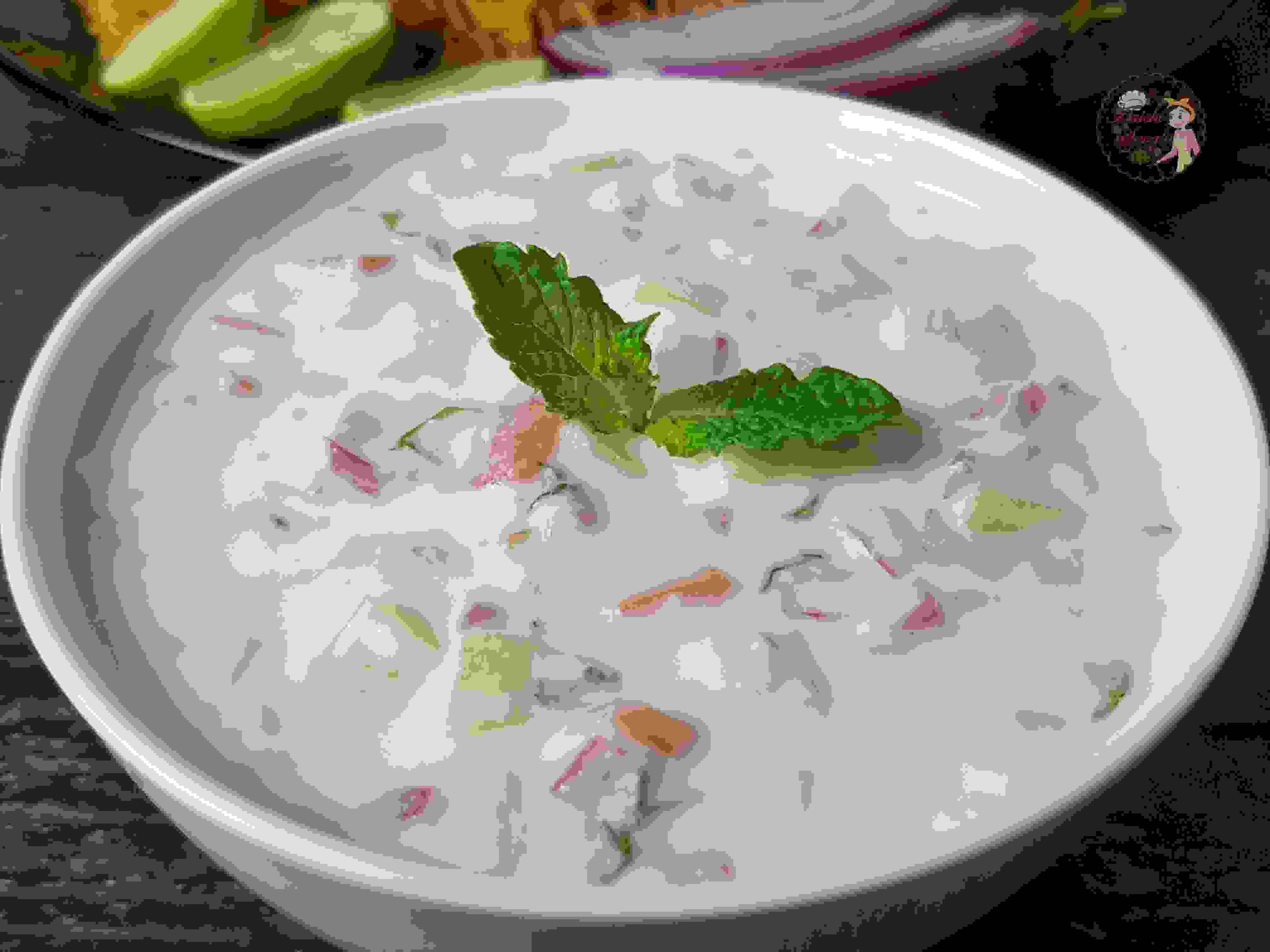 শসার রায়তা: ওজন নিয়ন্ত্রণে রাখতে শসার জুড়ি মেলা ভার! ফাইবারের গুণে ভরপুর এই রায়তা বানিয়ে নিন বাড়িতেই। প্রথমে দু’টি মাঝারি সাইজের শসা ভাল করে কেটে প্যানে সামান্য ঘি দিয়ে নেড়ে নিন, যতক্ষণ না এটি শুকনো হয়ে আসছে। 