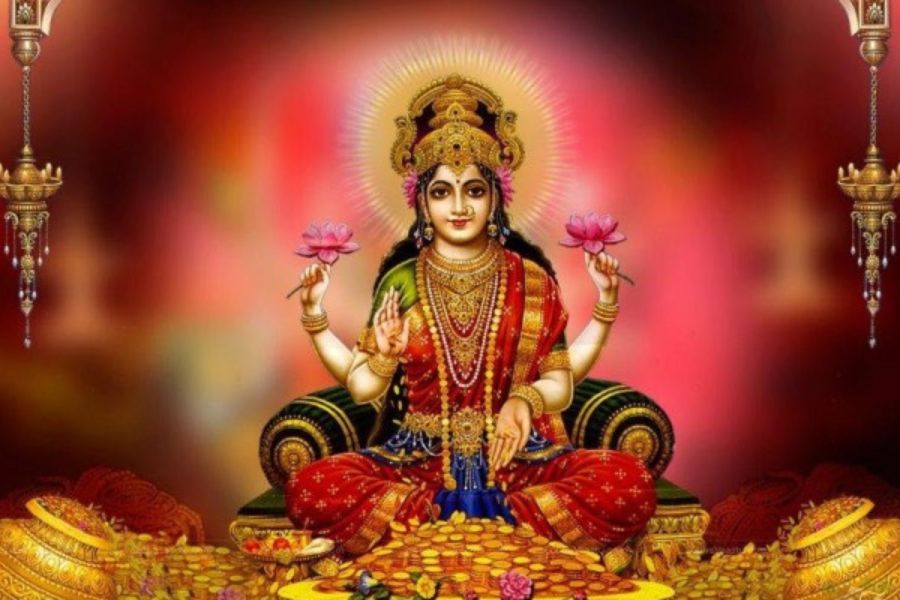 সাধুর কথামতো সেই ব্রাহ্মণ দেবীর পুজো করেন এবং মা লক্ষ্মীর আশীর্বাদে প্রচুর ধনলাভ করেন। 