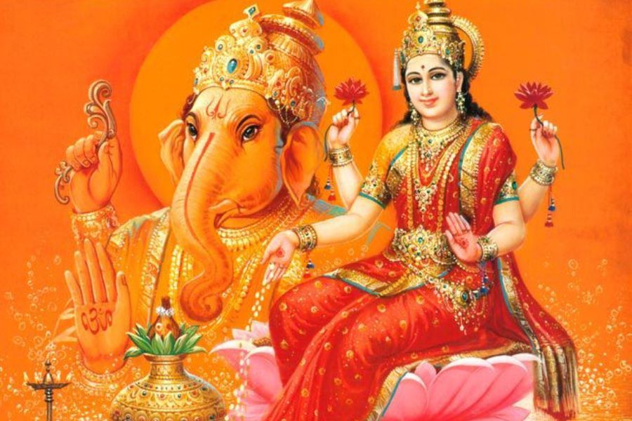 কথিত, দেবী লক্ষ্মীর কোনও সন্তান ছিল না। তাই তিনি গণেশকে নিজের পুত্ররূপে দত্তক নিয়েছিলেন। 