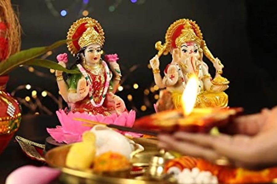 দেবী আরও বলেন যে, তিনটি জগতে যদি কেউ তাঁর সঙ্গে গণেশের উপাসনা না করেন, তবে সেই ব্যক্তির জীবনে কখনওই সমৃদ্ধি আসবে না। 