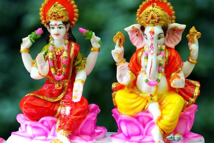 অনেকেরই বিশ্বাস, সঠিক ভাবে পুজো করা হলে লক্ষ্মী ও গণেশের আশীর্বাদ পাওয়া যায়। 