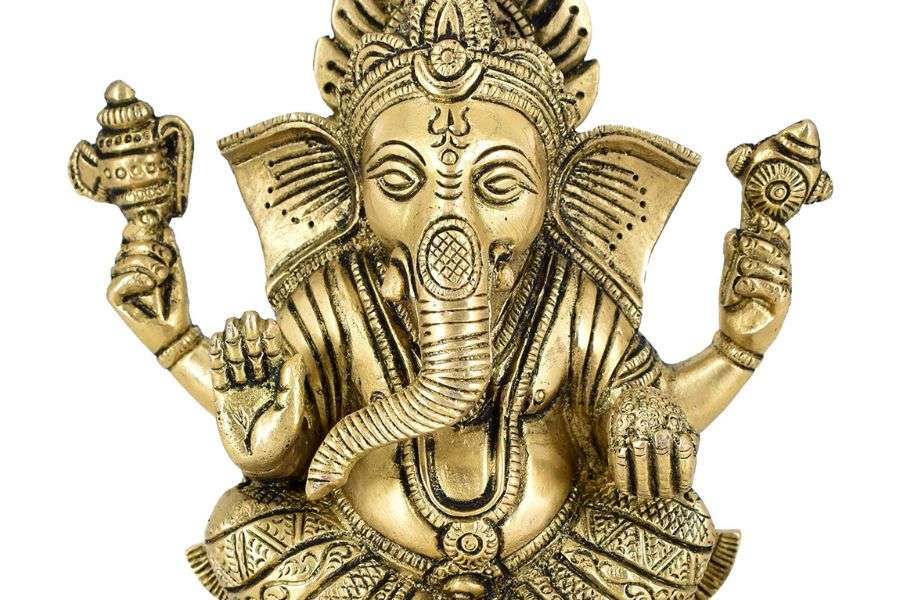 গণেশের মূর্তির শুঁড় যদি বাঁ দিকে বেঁকানো থাকে, তা হলে তা সৌভাগ্য বয়ে আনে। 