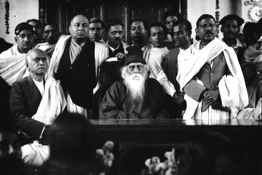 বিদ্যাসাগর স্মৃতি ভবনের উদ্বোধনে রবীন্দ্রনাথ ঠাকুরের সঙ্গে যদুনাথ।