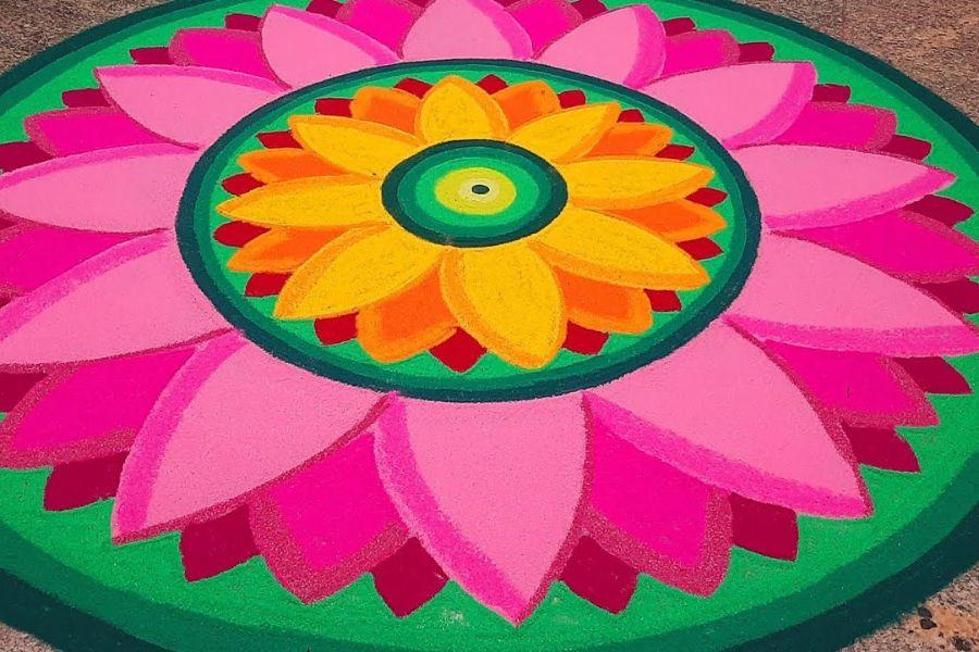 দিতে পারেন থ্রিডি রঙ্গোলি। একটি বিপরীত রং বা একই রঙের হালকা এবং গাঢ় শেড দিয়ে একটি শেডিং এফেক্ট তৈরি করতে পারেন।  