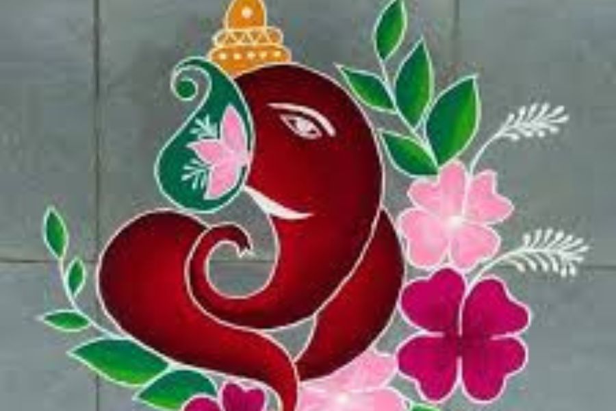 দীপাবলিতে ভগবান গণেশের পুজো করা হয়। পুরো গণেশ এঁকে রঙ্গোলি করতে পারেন অথবা আপনার নকশার অংশ হিসাবে তার মুখ ব্যবহার করতে পারেন।  