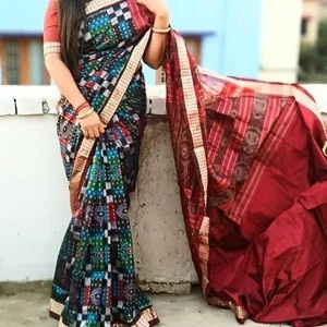 কালীপুজোতেও কোন দিন কী পোশাক পরবেন, সেই নিয়েও প্রস্তুতি শুরু হয়ে গিয়েছে। অন্যান্য উৎসবের মতো কালীপুজোতেও একটু আলাদা ফ্যাশন হবে না, তাই কি হয়? কিন্তু কালীপুজোয় পোশাক বেছে নেওয়ার সময় আপনাকে অবশ্যই কিছু সতর্কতা মেনে চলতে হবে।