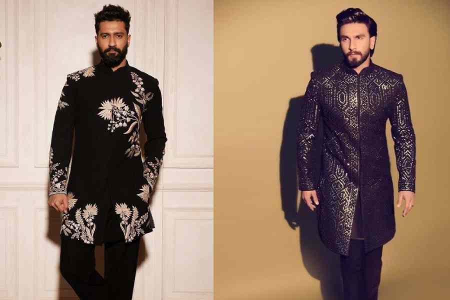 ইন্দো ওয়েস্টার্ন শেরওয়ানি: এই দীপাবলিতে কেবল বাড়ির সজসজ্জাতেই নয়, নিজের সাজেও থাক আভিজাত্যের ছোঁয়া। বেছে নিতেই পারেন একটি ইন্দো ওয়েস্টার্ন শেরওয়ানি। আর সেই সঙ্গে মানানসই ট্রাউজার আর জুতো। ধীরে ধীরে আবহাওয়াও মনোরম হচ্ছে। ফলে কষ্টও হবে না এই সাজে।