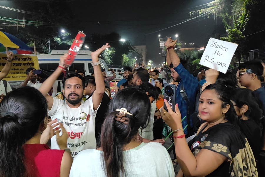 মিছিল শেষে ধর্মতলায় জমায়েত।