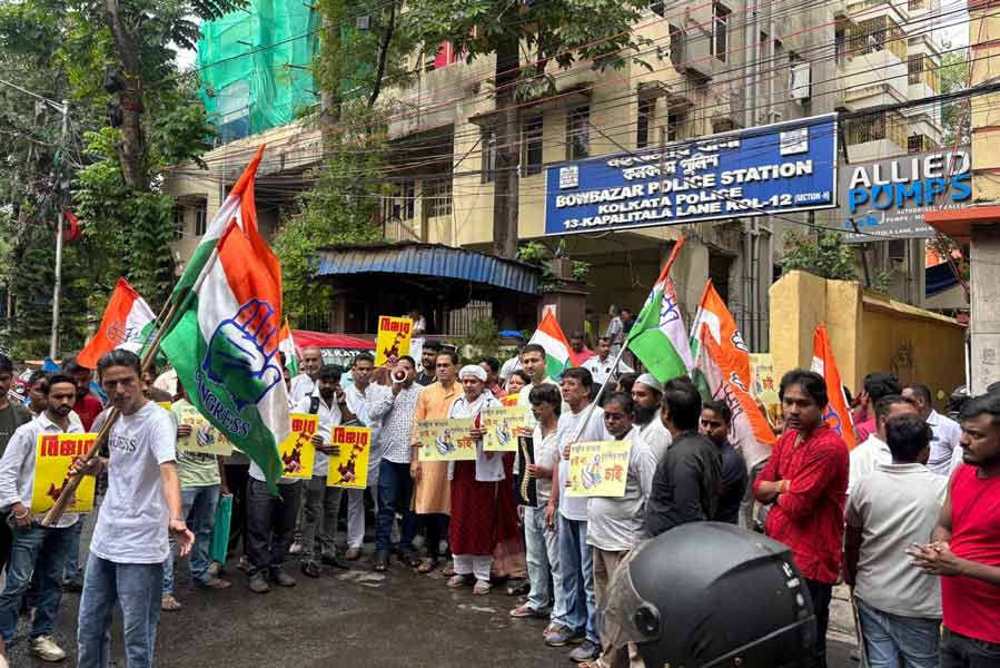 Congress leaders raised protests at police stations across West Bengal regarding law violations and women harassment cases